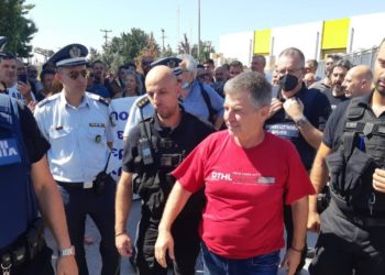 Μαλαματίνα: Συνεργασία εργοδοσίας και ΜΑΤ για να «σπάσει» η απεργία