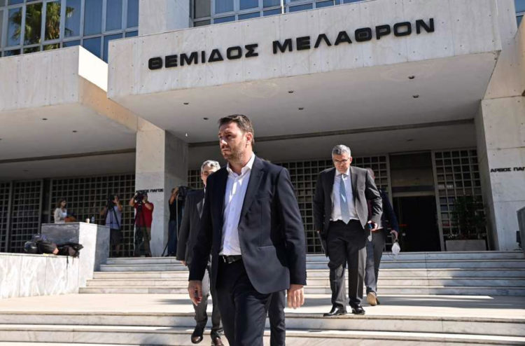 Στάχτη στα μάτια η έρευνα για υποκλοπές ξεκινά με Μητσοτάκη αντί για Ανδρουλάκη!