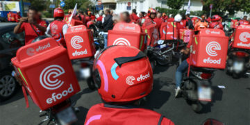 Παράσταση διαμαρτυρίας εργαζομένων efood για τα εργατικά ατυχήματα