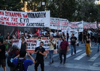 Οι διαδηλωτές έσπασαν την απαγόρευση της πορείας για το χαφιεδο-κράτος