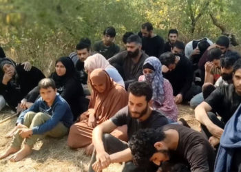 ΑΝΤΑΡΣΥΑ: Άμεση διάσωση των αποκλεισμένων προσφύγων στη νησίδα του Έβρου
