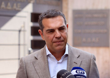 ΣΥΡΙΖΑ: Κόντρα στον Μητσοτάκη,  θετικός στην «υγιή κεντροδεξιά»