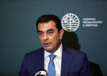Ενέργεια: Επιδοτούν το… ημίφως και  το ψύχος στα λαϊκά νοικοκυριά