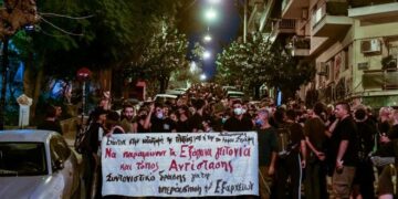 Εξάρχεια: Πλήθος κόσμου στην πορεία ενάντια στην καταστροφή της πλατείας