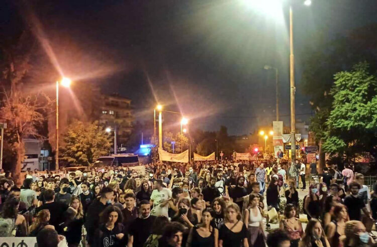 Σκοτάδι από ΕΕ και κυβέρνηση,  λάμψη αγώνα  στους δρόμους