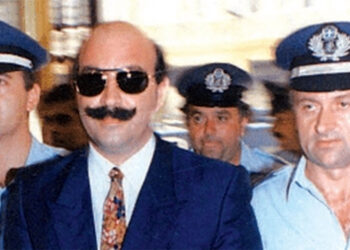 Χούντες και μουστάκια