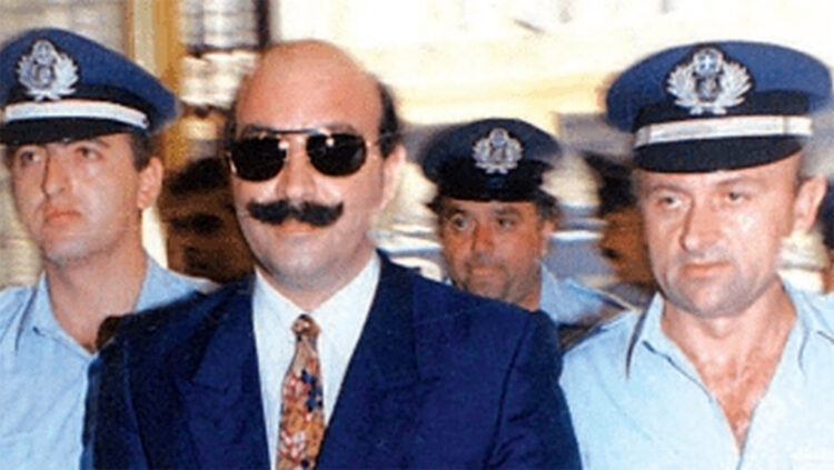 Χούντες και μουστάκια