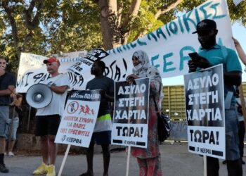 Ελαιώνας: Πρόσφυγες υποφέρουν «για το τίποτα»