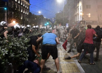 Ξύλινη (αστυνομική) γλώσσα και ματωμένο Σαββατόβραδο