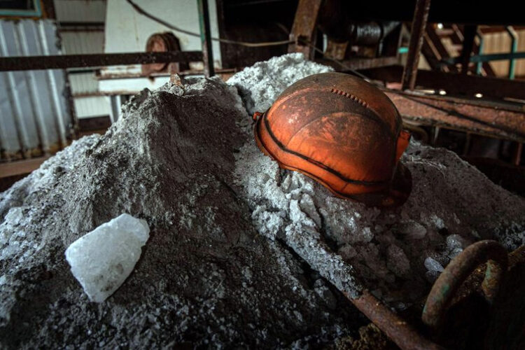 Ζελένσκι: Σφυροκόπημα εργατικών δικαιωμάτων