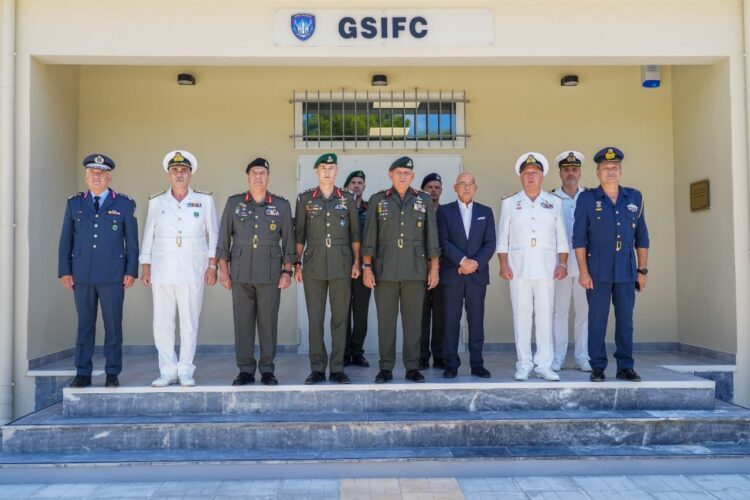 Χαφιέδες του στρατού!