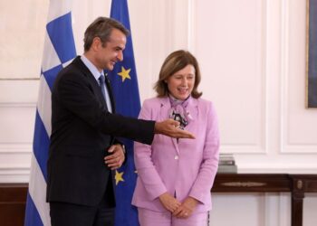 Μ’ ένα σμπάρο δύο τρυγόνια– «μπούκωμα» και λογοκρισία!