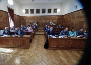 Άπλετο σκοτάδι στη Βουλή