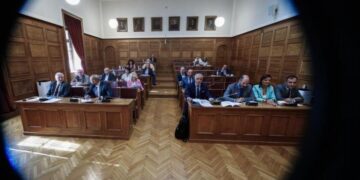 Άπλετο σκοτάδι στη Βουλή