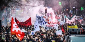 Μια δίκαιη και αναγκαία απεργία παραλύει τη Γαλλία