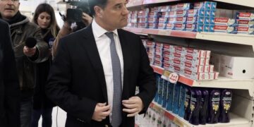 Ένα «καλάθι» στάχτη  στα μάτια