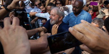 Βραζιλία: Ο «σοσιαλιστής» Λούλα  κόντρα στον Μπολσονάρου