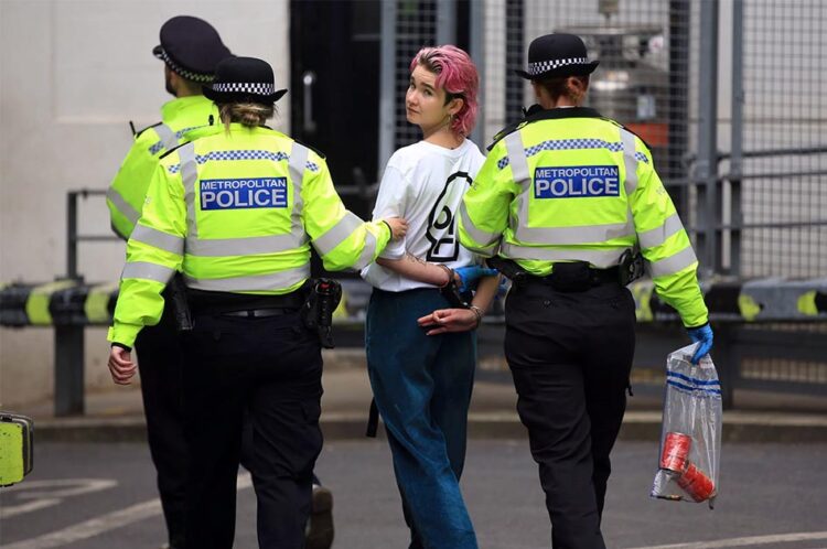 Τέχνη, αγώνας και επανάσταση