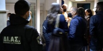 Προσαγωγές αριστερών αγωνιστών από την ομάδα ΔΙΑΣ για απόπειρα ανάρτησης πανό