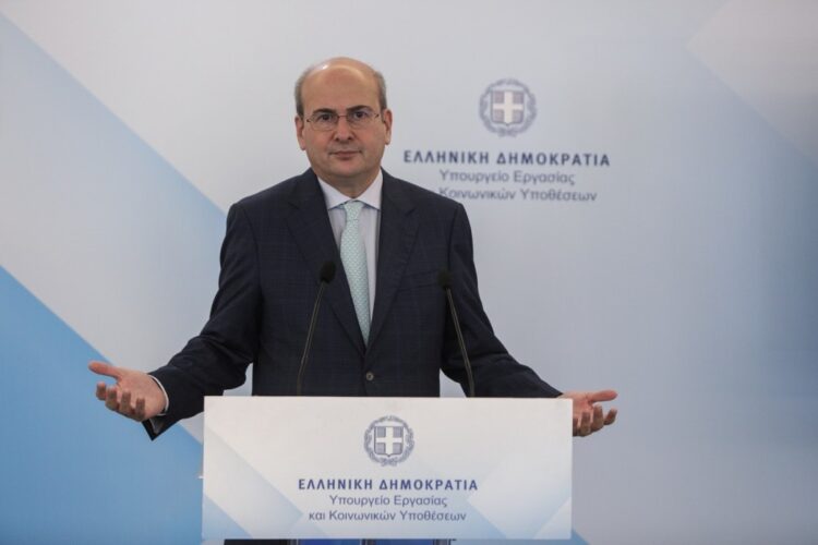 Τιμωρούν όσους ανέργους δεν θέλουν να γίνουν «σκλάβοι»