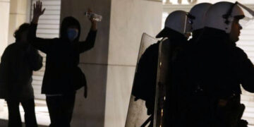 Προσφυγικά: Όργιο κρατικής καταστολής και αυθαιρεσίας