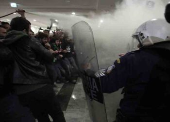 Η «πόρτα  της αλληλεγγύης» και η κερκόπορτα των πλειστηριασμών