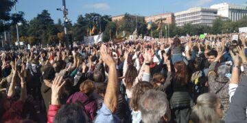 Οι εργαζόμενοι της Μαδρίτης διαδηλώνουν κατά της ιδιωτικοποίησης της υγείας (φωτο+βίντεο)