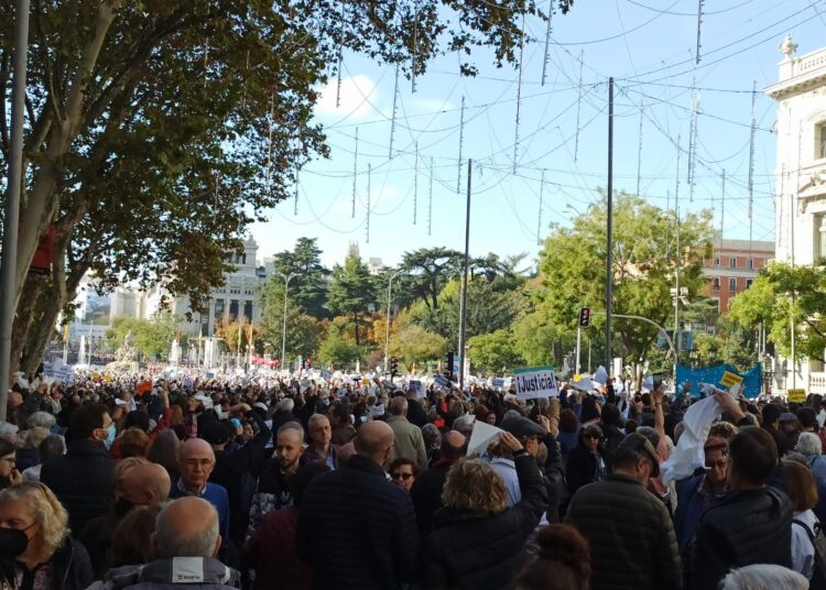 Οι εργαζόμενοι της Μαδρίτης διαδηλώνουν κατά της ιδιωτικοποίησης της υγείας (φωτο+βίντεο)