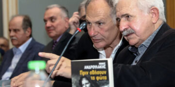 Ο τυμβωρύχος του Πολυτεχνείου ξαναχτύπησε!