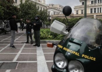 Δημοτική αστυνομία: Με κλομπ και χειροπέδες…