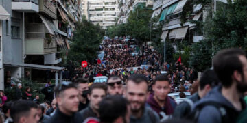 Κι όμως, το κίνημα κινείται…