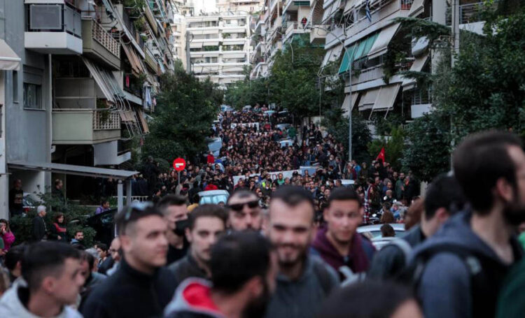 Κι όμως, το κίνημα κινείται…