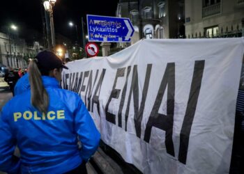 ΜΑΤ εναντίον αρχαιολόγων για τα κλεμμένα της συλλογής Στερν