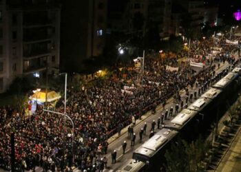 Μήνυμα ανατροπής από τις πολύ μεγάλες πορείες για το Πολυτεχνείο