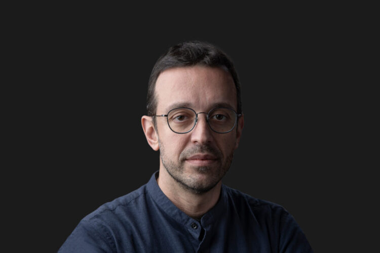 Άρης Χατζηστεφάνου: Τα κυρίαρχα ΜΜΕ διασπείρουν την παραπληροφόρηση