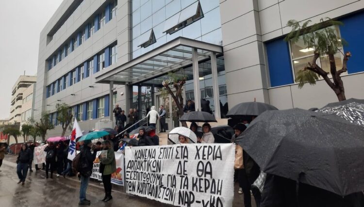 Κανένα λαϊκό σπίτι στα χέρια τραπεζίτη