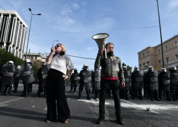 Με χημικά και ξύλο κατά εκπαιδευτικών (φωτο+βιντεο)