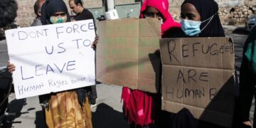 Ελαιώνας: Επέλαση «επενδυτών», στον Καιάδα οι πρόσφυγες