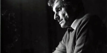 O Ξενάκης της αντίστασης και των Δεκεμβριανών: Ζωές και μουσικές βγαλμένες από δρόμους που καίνε