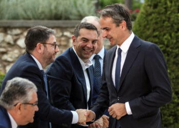Μακριά από τις λαϊκές ανάγκες η μάχη του «μεσαίου χώρου»