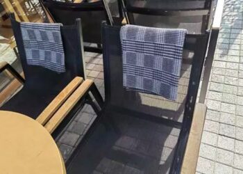 Κουβέρτες στα σχολεία, κουβέρτες στα καφέ