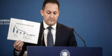 Η μαγική… εξαφάνιση της «λίστας Πέτσα» για τα ΜΜΕ