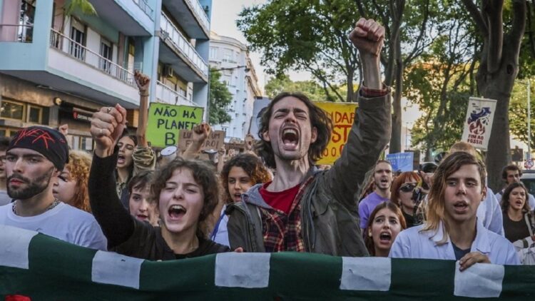 Πορτογαλία: Ο πόλεμος γκρέμισε τις αυταπάτες