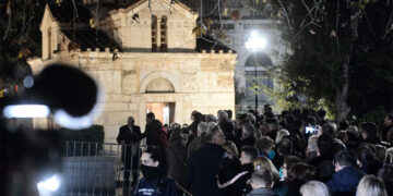 Πέντε πράγματα που μάθαμε (ξανά) με την κηδεία του έκπτωτου