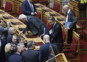 Μομφή στο σύστημα φτώχειας και κοριών