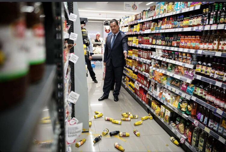 «Κοκτέιλ» ακρίβειας, φτώχειας και ελλείψεων από κυβέρνηση-ΕΕ