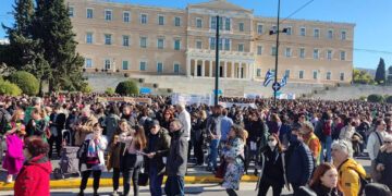 Μεγαλειώδης πανκαλλιτεχνική απεργιακή διαδήλωση στην Αθήνα