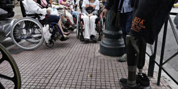 Η κρυφή ζωή των ανθρώπων με αναπηρία να γίνει φωτεινή ζωή για μια άλλη κοινωνία