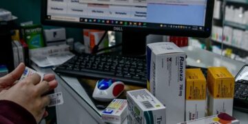 Ελλείψεις σε φάρμακα, όχι στα κέρδη των φαρμακοβιομήχανων