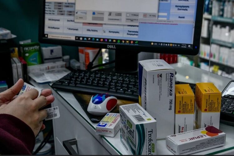 Ελλείψεις σε φάρμακα, όχι στα κέρδη των φαρμακοβιομήχανων